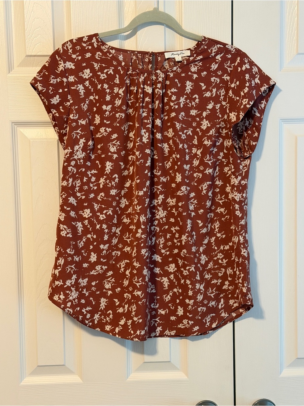 Monday Fun Woman’s Rusty Brown Floral Short-Sleeve Blouse
